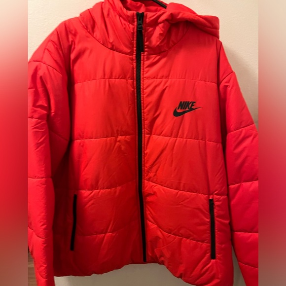 Women’s Nike Puffer Coat - Picture 2 of 4